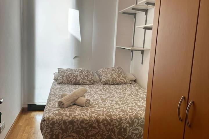 Private Rooms Near Las Ramblas 巴塞罗那 外观 照片